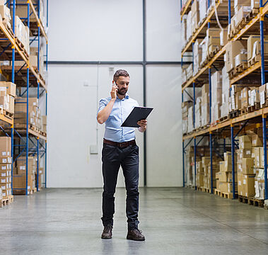 Photo d'un professionnel de la logistique pour le Certificat Demand Planner en formation continue, Université Paris Dauphine-PSL